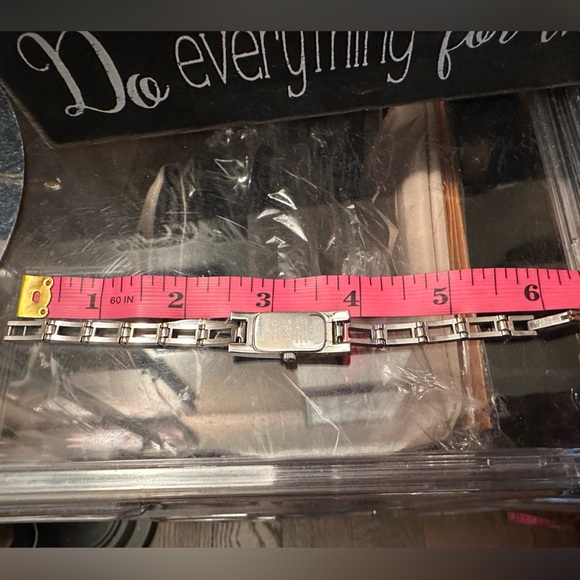 Vintage Gucci 3900 L Watch (Authentic} w/COA - Picture 10 of 11